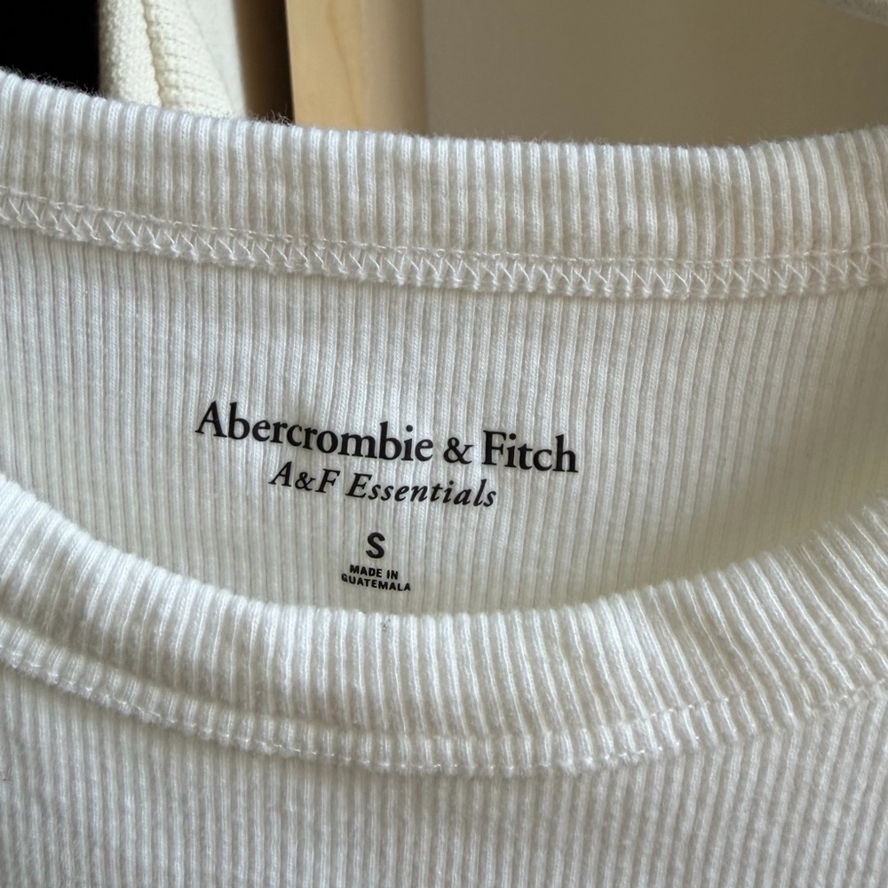 White Essential Tuckable High-Neck Rib Tank - Picture 3 of 8
